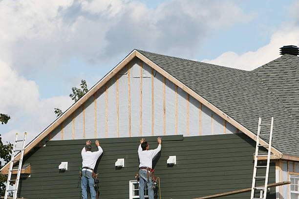 Professional Vinyl Siding technician working in West Hartford, CT